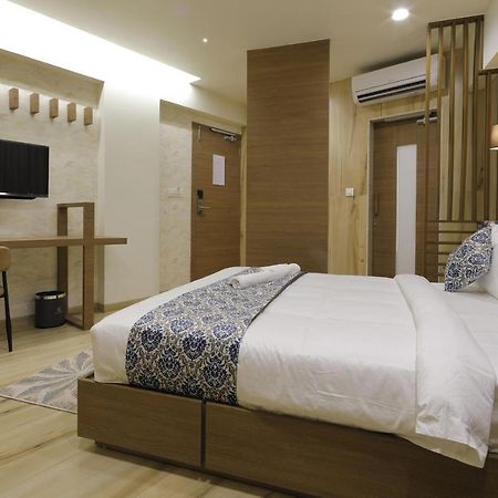 Hotel Elysian Residency Ahmedabad Exterior foto