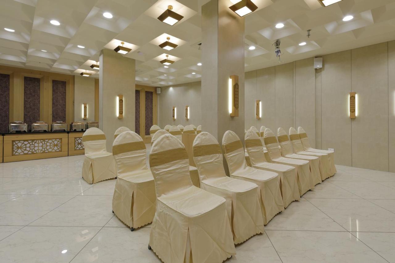 Hotel Elysian Residency Ahmedabad Exterior foto