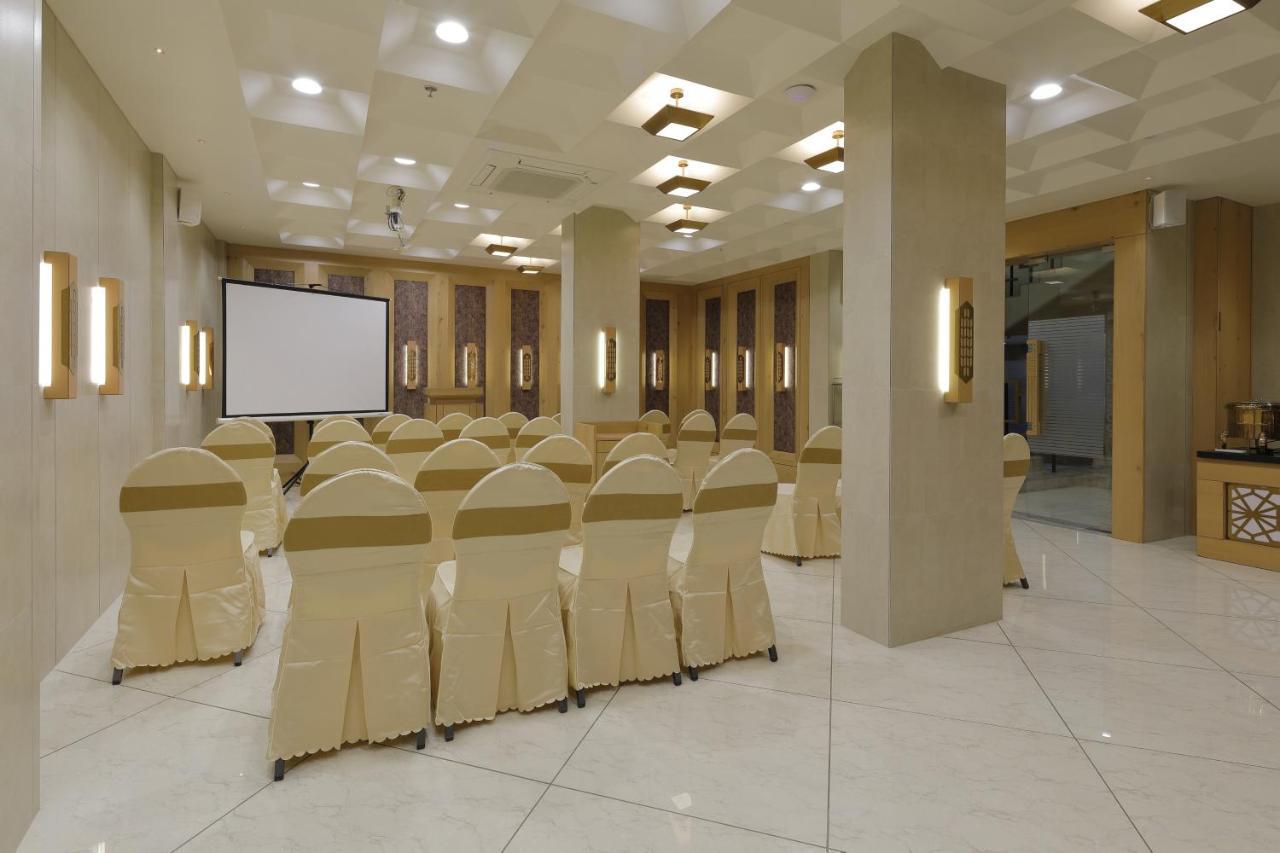 Hotel Elysian Residency Ahmedabad Exterior foto